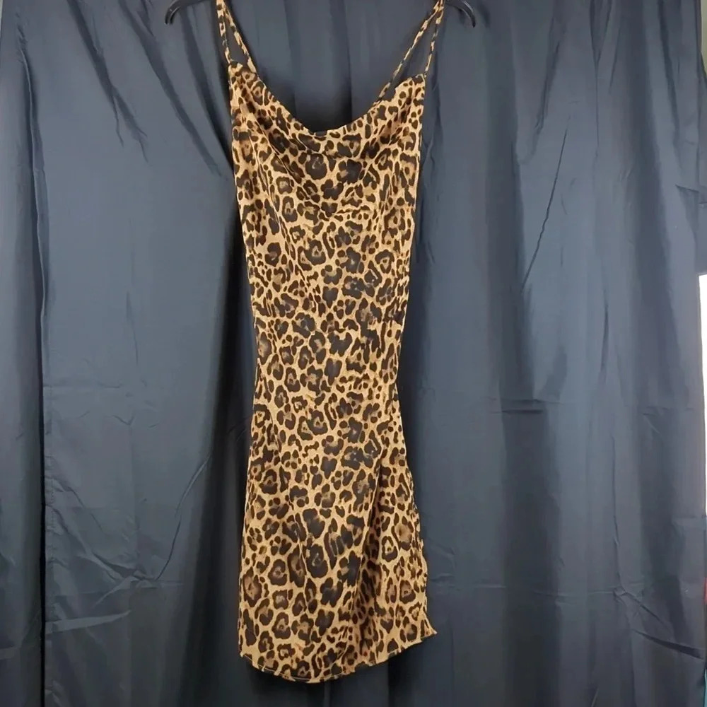 Style Rack Dress. Leopard Print. NWT.‎ Medium. Open Back.